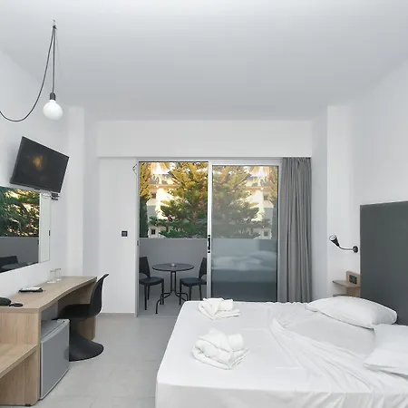 Evita Bay فندق فاليراكي