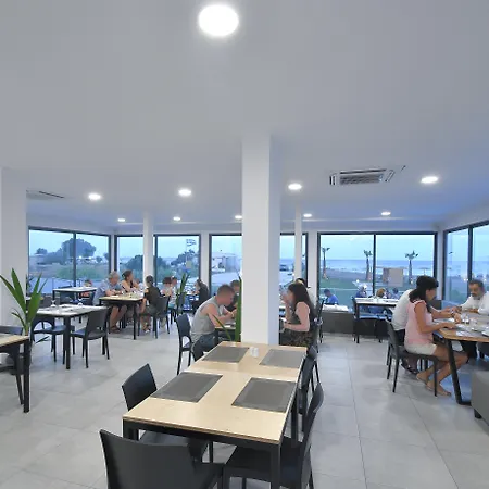 מלון Evita Bay 4*