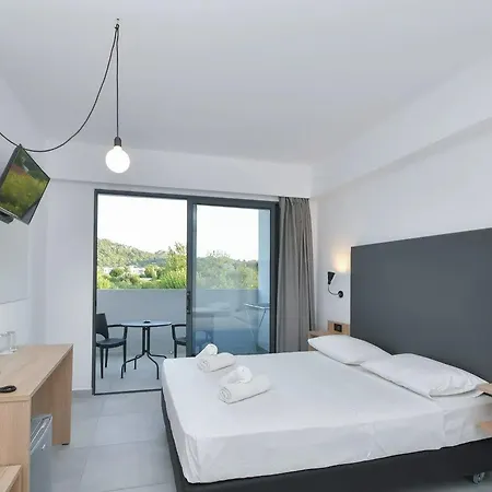 מלון Evita Bay פליראקי